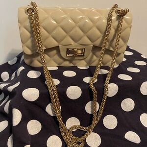 Fashion Nova Quilted Cream Shoulder Bag with Gold Chain CSS zz md